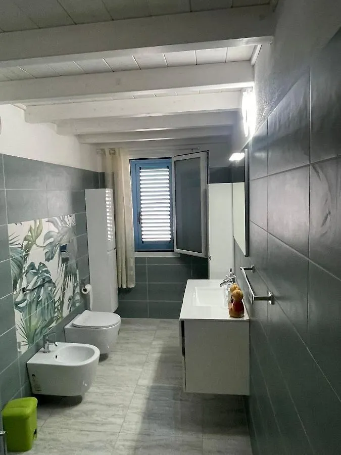 La Perla Del Mare 2 Bed & Breakfast La Caletta