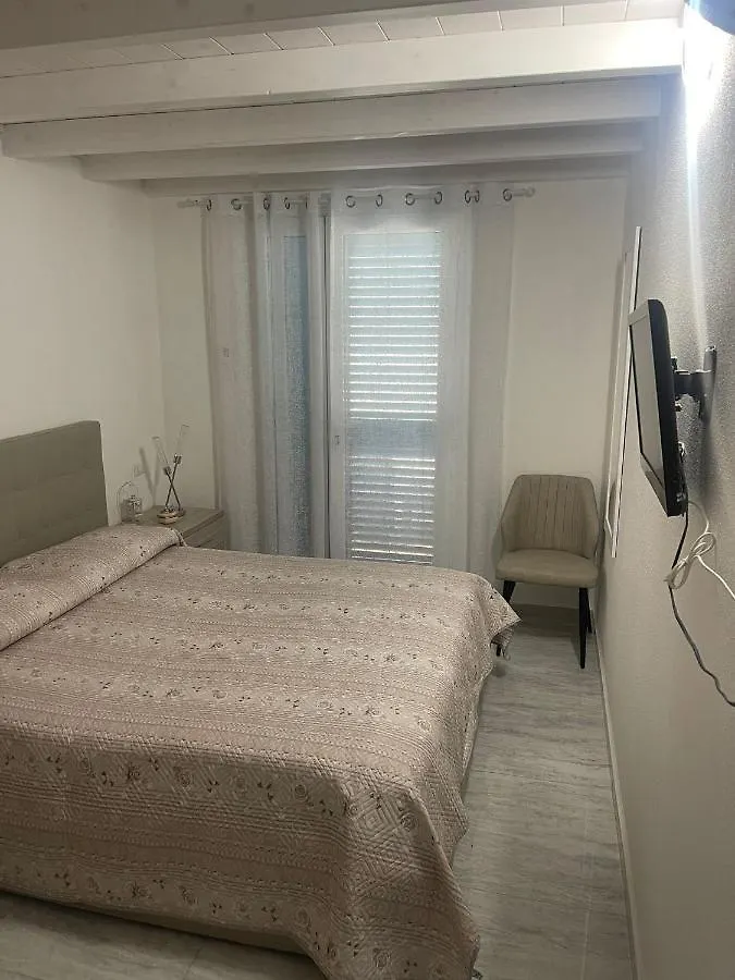 La Perla Del Mare 2 Bed & Breakfast La Caletta