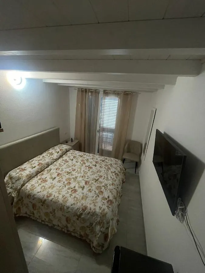 La Perla Del Mare 2 Bed & Breakfast La Caletta