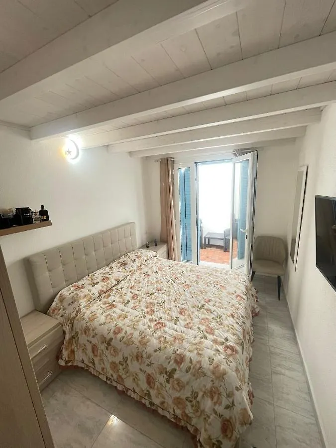 Bed and Breakfast La Perla Del Mare 2 à La Caletta Couette-café